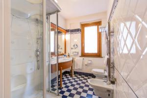 A bathroom at Hotel Casale