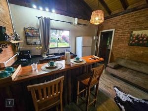 Dapur atau dapur kecil di Chalé Cabana 50