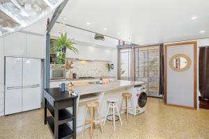 Φωτογραφία από το άλμπουμ του Heaven in eclectic South Freo σε South Fremantle