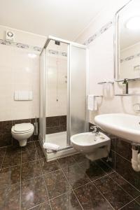 Koupelna v ubytování Hotel Intermonti