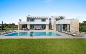 Bazén v ubytování Nice Home In Anzici With Sauna nebo v jeho okolí + 30 fotografií