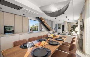 Posezení v ubytování Nice Home In Anzici With Sauna