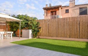 Κήπος έξω από το Stunning Home In Quartu S Elena Ca +9 φωτογραφίες