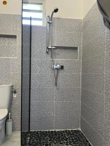 a shower with a glass door in a bathroom at Villa confortable à Saint-François avec piscine in Saint-François