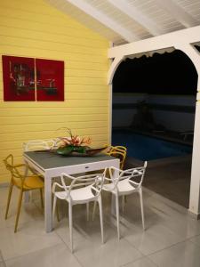 Fotografie z fotogalerie ubytování Villa avec piscine à Saint-François - 72 m² vue v destinaci Saint-François + 4 fotografie