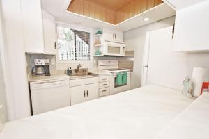 Kuchyň nebo kuchyňský kout v ubytování Sandpiper Cove Unit 1065 Pet Friendly 1 Bedroom