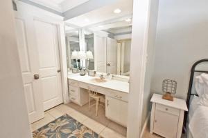 Koupelna v ubytování Sandpiper Cove Unit 1065 Pet Friendly 1 Bedroom + 37 fotografií