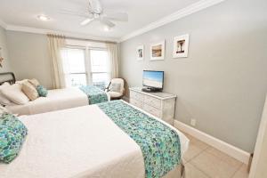 Postel nebo postele na pokoji v ubytování Sandpiper Cove Unit 1065 Pet Friendly 1 Bedroom