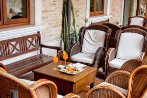 A seating area at Hotel Casale