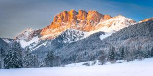 En generel udsigt til bjerge eller udsigt til bjerge taget fra lejligheden