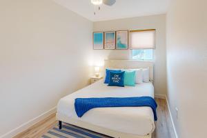 Postel nebo postele na pokoji v ubytování The Beach Suite #4