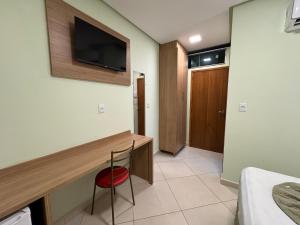 TV a/nebo společenská místnost v ubytování Domus Hotel Trindade - Canaã dos Carajás