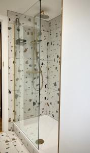 a walk in shower with a stone wall at City Centre Garden Apartment in Exeter +9 photos