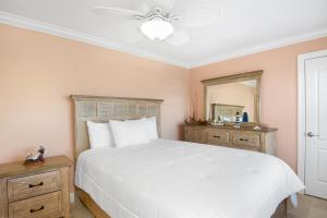 Ένα ή περισσότερα κρεβάτια σε δωμάτιο στο Bayview Sunset Getaway B by Sun Palace Vacations +25 φωτογραφίες