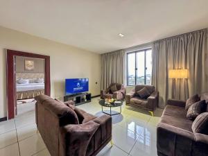 TV a/nebo společenská místnost v ubytování Boulevard Owerri Hotel
