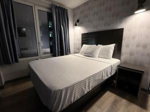 Postel nebo postele na pokoji v ubytování Bkway Hotel Brooklyn
