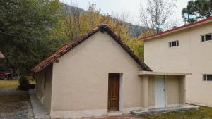 a small white house with a red roof at ESTANCIA CASA DE PIEDRA casa 2 in San Isidro