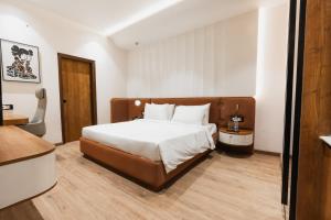 AVA Hotel Chandigarh Zirakpur客房内的一张或多张床位