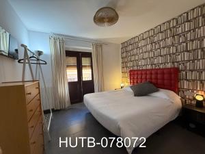 Giường trong phòng chung tại Palau de la música 12