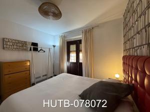 Giường trong phòng chung tại Palau de la música 12