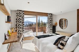 The Alpine Nest by Mrs Miggins客房内的一张或多张床位