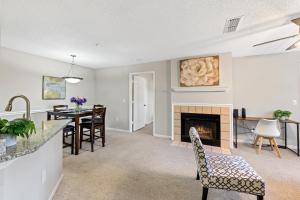 Φωτογραφία από το άλμπουμ του Cozy 2BR Home Steps from UGA & Downtown Athens GA στην Αθήνα