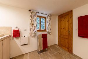 Fotografie z fotogalerie ubytování Ferienhaus Nöstlbach v destinaci Pittenhart + 32 fotografií