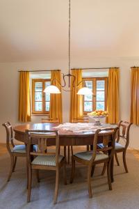 Fotografie z fotogalerie ubytování Ferienhaus Nöstlbach v destinaci Pittenhart
