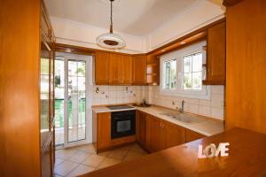 Dapur atau dapur kecil di Celestine Apartment, Arillas, Korfu