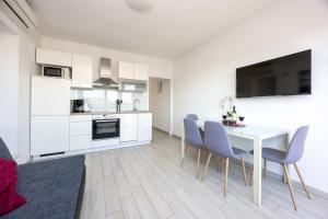 Kuchyň nebo kuchyňský kout v ubytování Ancora Center Apartment + 26 fotografií