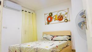 Tempat tidur dalam kamar di D&J Home +2 foto