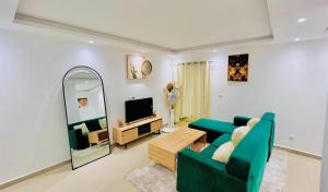 Televisi dan/atau pusat hiburan di D&J Home