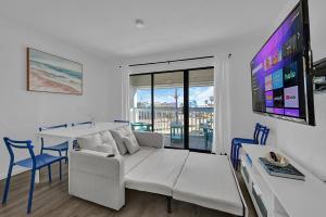 TV a/nebo společenská místnost v ubytování Bleu Oasis