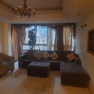 Posezení v ubytování Fully Equipped ,3 BR ,centrally located flat in Mohandsseen
