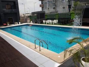 Bazén v ubytování Boulevard Owerri Hotel nebo v jeho okolí