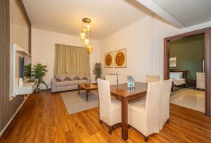 Posezení v ubytování Live spacious 3BR apartment all En Suite & Balcony