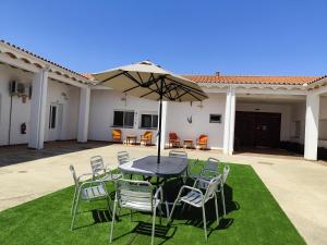 Kawasan patio atau luaran di Apartamentos Rurales Las Grullas +17 gambar