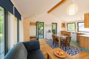 Kuchyň nebo kuchyňský kout v ubytování Schöne Wohnung mit Garten