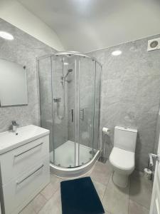 Shirley House 6, Guest House, Self Catering, Self Check in with smart locks, use of Fully Equipped Kitchen, close to City Centre, Ideal for Longer Stays, Excellent Transport Links的一间浴室