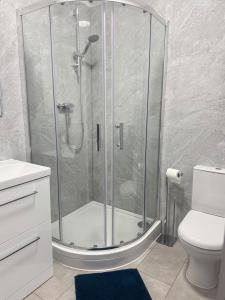 Shirley House 6, Guest House, Self Catering, Self Check in with smart locks, use of Fully Equipped Kitchen, close to City Centre, Ideal for Longer Stays, Excellent Transport Links的一间浴室