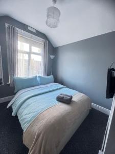 Postel nebo postele na pokoji v ubytování Shirley House 6, Guest House, Self Catering, Self Check in with smart locks, use of Fully Equipped Kitchen, close to City Centre, Ideal for Longer Stays, Excellent Transport Links