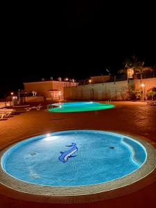 Bazén v ubytovaní Apartment with spectacular view in Puerto Santiago alebo v jeho blízkosti