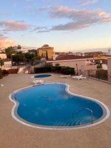 Bazén v ubytovaní Apartment with spectacular view in Puerto Santiago alebo v jeho blízkosti