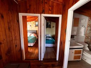 Postel nebo postele na pokoji v ubytování Cabañas y Hostal Isla Mágica