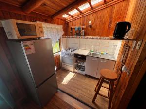 Kuchyň nebo kuchyňský kout v ubytování Cabañas y Hostal Isla Mágica