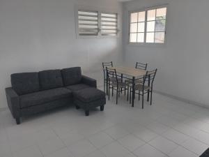Predel za sedenje v nastanitvi Apt Tout Confort vue montagne