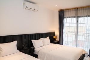 Voodi või voodid majutusasutuse Manta Surf Hotel toas