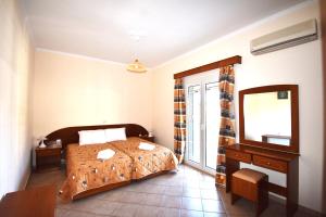 Katil atau katil-katil dalam bilik di Celestine Apartment, Arillas, Korfu +82 gambar