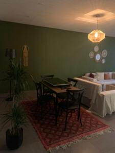 Postel nebo postele na pokoji v ubytování Appartement a Salambo