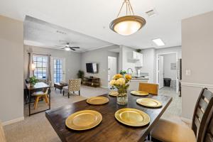 Χώρος καθιστικού στο Charming 3BR Athens Abode Near UGA and Downtown